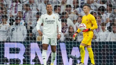 Toujours hors jeu et souvent hors sujet, Mbappé se fait couper après son premier classico